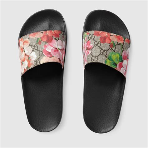 gucci gg supreme slide bloom